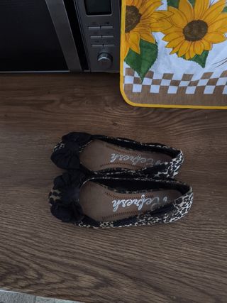 Bailarinas leopardo con lazo negro