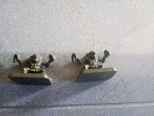 LOTE FIGURAS Y MUEBLES HEROQUEST MB