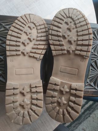 Zapatos náuticos azules y marrones