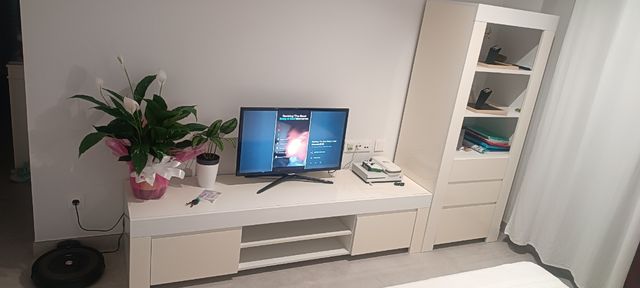 Mueble de comedor blanco y beige