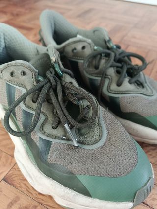 Adidas OZWEEGO Verde Oliva. Talla 37. 1/3