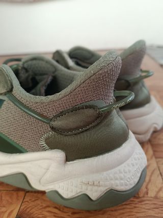 Adidas OZWEEGO Verde Oliva. Talla 37. 1/3