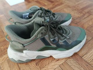 Adidas OZWEEGO Verde Oliva. Talla 37. 1/3