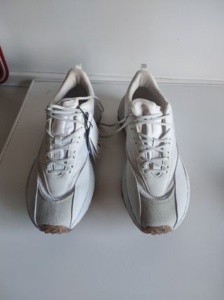 Deportivas Zara grises y blancas