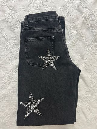 Pantalon negro con estrellas subdued