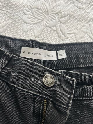 Pantalon negro con estrellas subdued