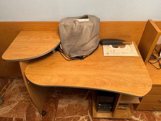 Escritorio madera con ruedas