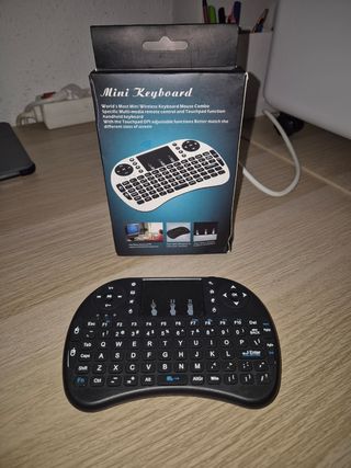 Mini Teclado Inalámbrico con Touchpad