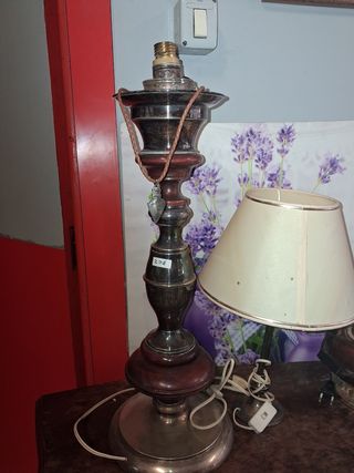Lámpara de mesa metal y madera