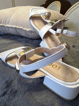 Sandalias LODI blancas con tachuelas