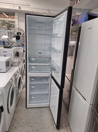 Nevera Gorenje Negra nueva con tara con garantía 