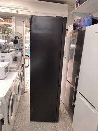 Nevera Gorenje Negra nueva con tara con garantía 