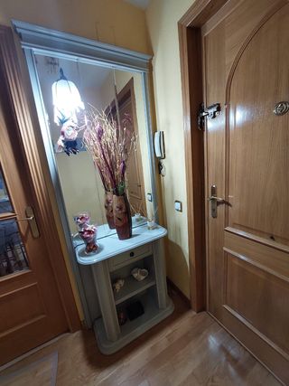 Entradita recibidor madera y cristal