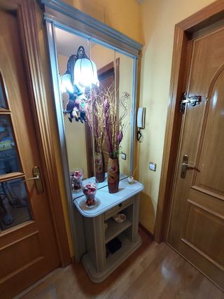 Entradita recibidor madera y cristal