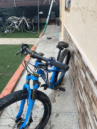 Bicicleta Specialized azul/amarilla
