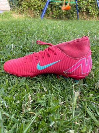 Botas de fútbol Nike rosas