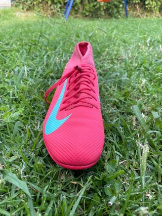 Botas de fútbol Nike rosas