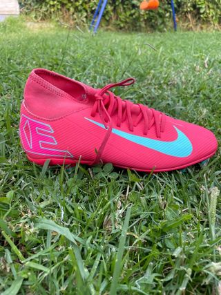 Botas de fútbol Nike rosas