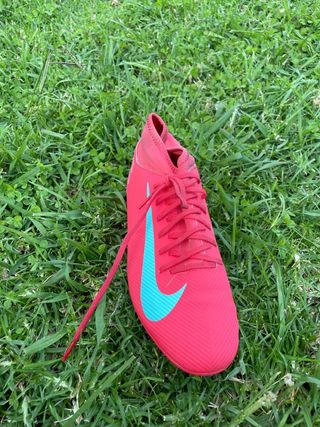 Botas de fútbol Nike rosas
