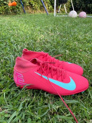Botas de fútbol Nike rosas