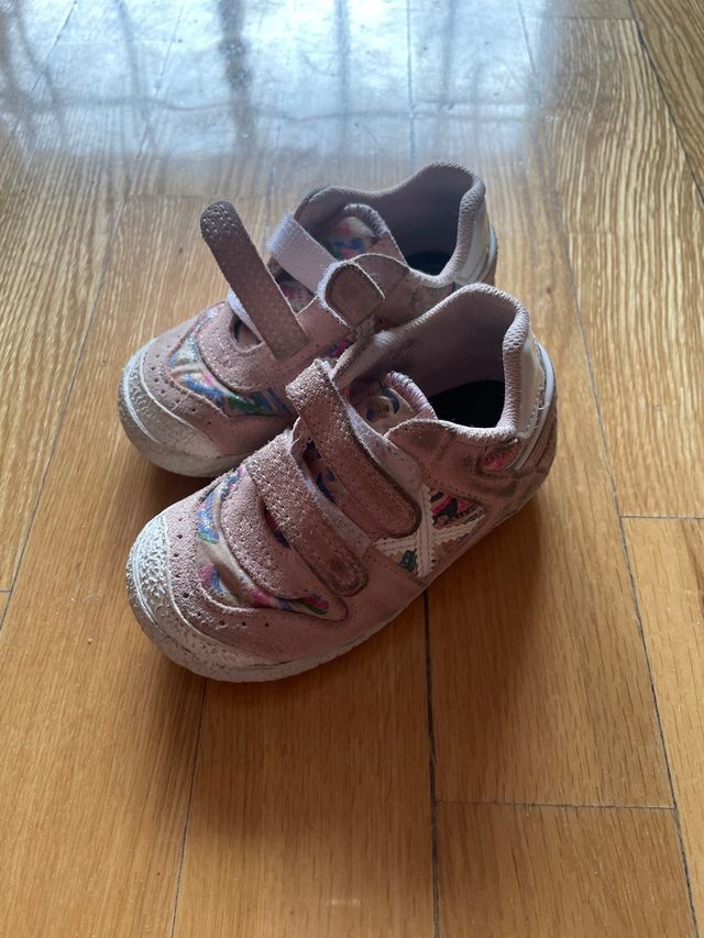 Zapatillas Munich rosas talla 23