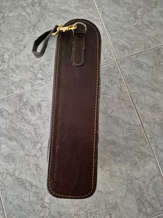 Zapatero de piel marrón