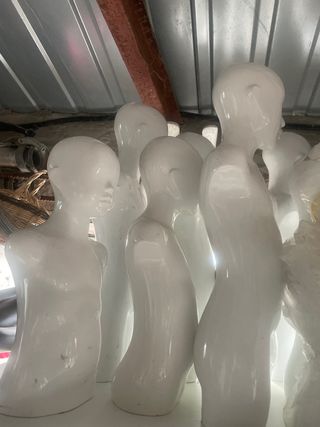 Maniquíes infantiles de plástico