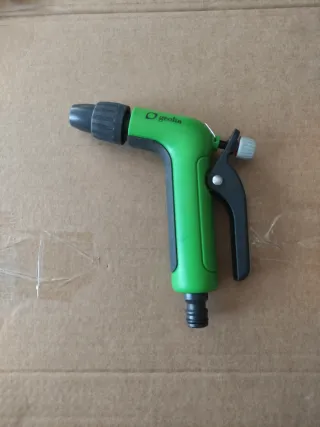 Manguera de jardín verde 10 mts con dos pistolas