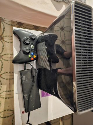 Xbox 360 Negra + Mando y Fuente