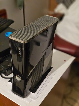 Xbox 360 Negra + Mando y Fuente