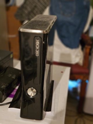 Xbox 360 Negra + Mando y Fuente