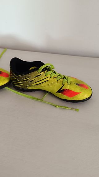 ZAPATILLAS BOTAS DE FUTBOL NIÑO ADIDAS MESSI  29