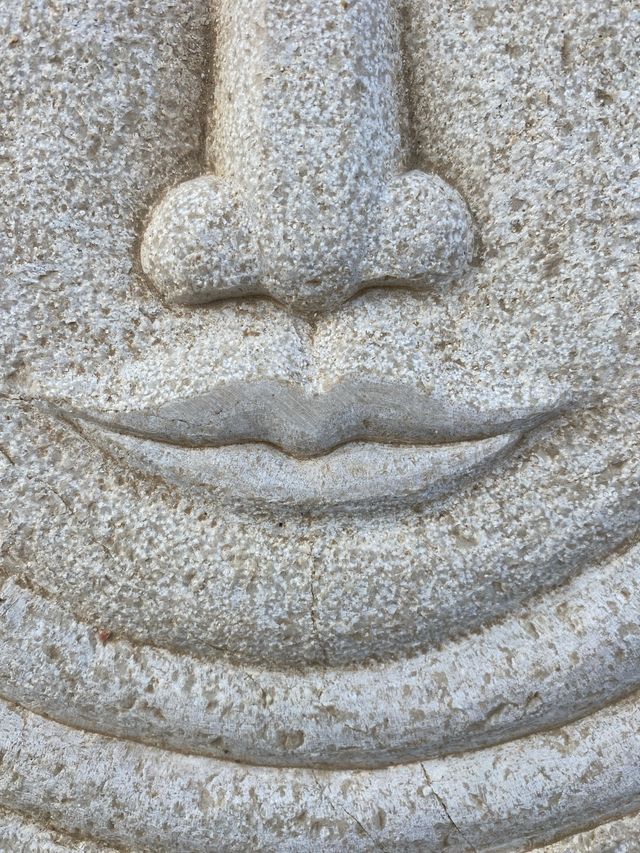 Escultura bajo relieve mármol Macael