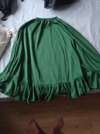 Falda flamenca verde con volantes