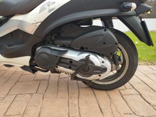 Piaggio MP3 500 LT Scooter