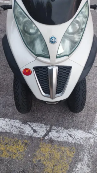 Piaggio MP3 500 LT Scooter