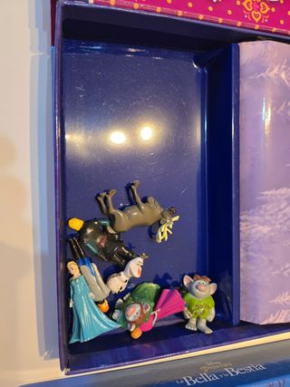 Libros Disney con tapete, figuras y cuento.