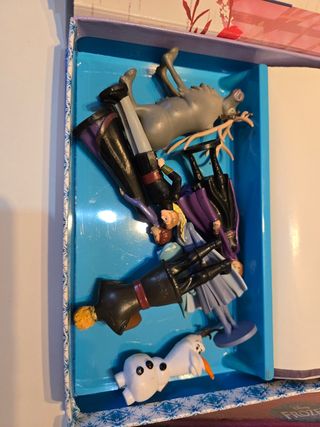 Libros Disney con tapete, figuras y cuento.