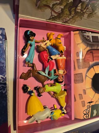 Libros Disney con tapete, figuras y cuento.