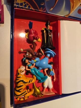 Libros Disney con tapete, figuras y cuento.