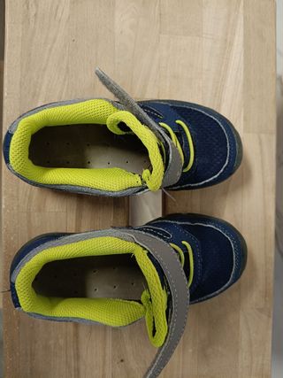 Zapatillas montaña niño talla 26 velcro