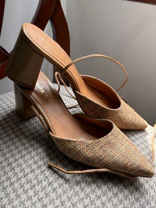 Zapatos destalonados estilo Chanel
