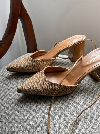 Zapatos destalonados estilo Chanel
