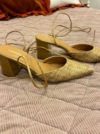 Zapatos destalonados estilo Chanel
