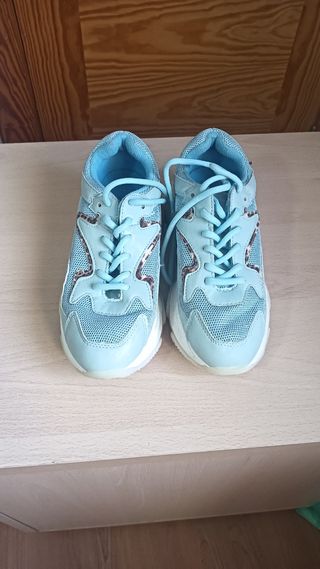 Tenis niña azul y multicolor