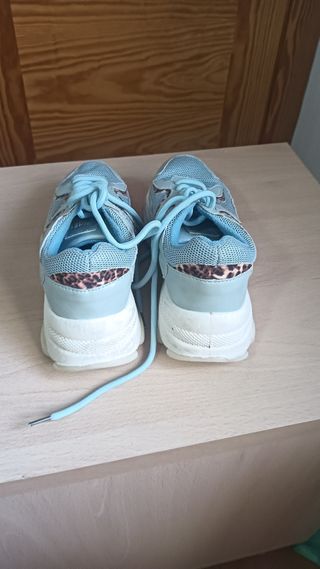 Tenis niña azul y multicolor