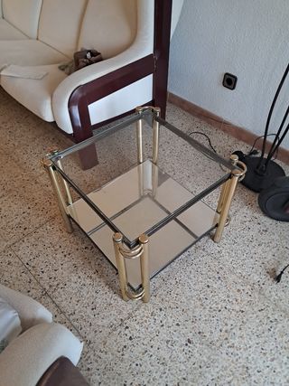 Mesita de comedor de cristal y metal dorado