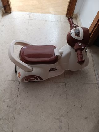 Correpasillos Vespa Marron y Blanco