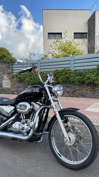 Harley Davidson Negra 883 excelente estado