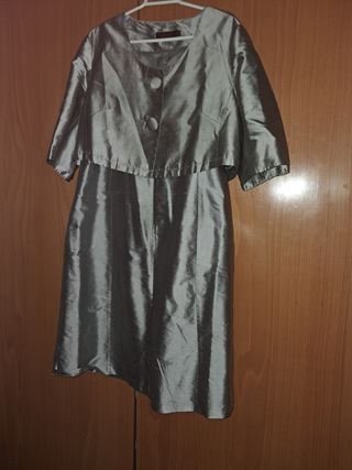 Traje  .
tela seda salvaje .